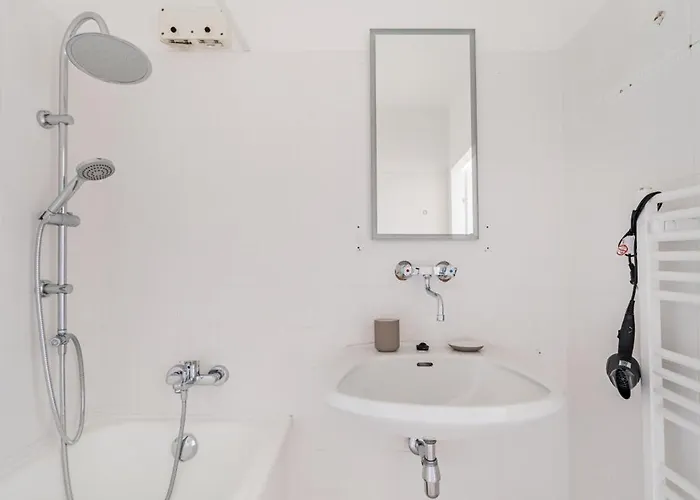 New Renovated At Hauptbahnhof Apartment *